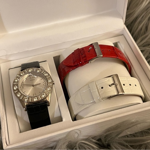 Guess Watch / Adjustable /Three colors - Picture 3 of 4